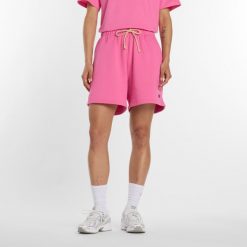 Spodenki damskie New Balance WS41508AAC – różowe. Czerwone szorty damskie New Balance, m, bez wzorów, z bawełny, klasyczne, z podwyższonym stanem. Za 279.99 zł.