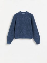 Sweter ze stójką - granatowy. Niebieskie swetry damskie Reserved, l, bez wzorów, z dzianiny, bez kołnierzyka, bez ramiączek, bez kaptura. Za 129.99 zł.