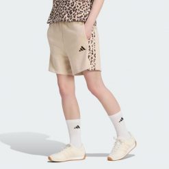 Szorty Seasonal Essentials 3-Stripes Animal Print. Białe szorty sportowe damskie Adidas, l, bez wzorów, z bawełny, klasyczne, z standardowym stanem. Za 179.00 zł.