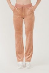 JUICY COUTURE Beżowe spodnie dresowe Del Ray Gold Pocketed Pant. Brązowe spodnie dresowe damskie Juicy Couture, xs, bez wzorów, z dresówki. W wyprzedaży za 350.99 zł.