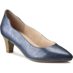 Półbuty CAPRICE - 9-22400-28 Ocean Metallic 820. Niebieskie półbuty damskie Caprice, prążkowane, eleganckie. W wyprzedaży za 199.00 zł.