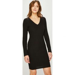 Answear - Sukienka. Czarne sukienki damskie ANSWEAR, z bawełny, casualowe. W wyprzedaży za 69.90 zł.