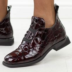 Bordowe Cr skórzane botki damskie Filippo dbt4763/26. Czerwone botki damskie Filippo, na jesień, z lakierowanej skóry, eleganckie, bez obcasa, na płaskiej podeszwie, bez zapięcia. Za 349.00 zł.