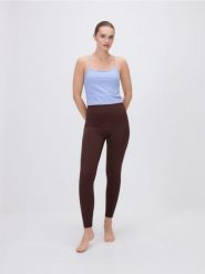 Legginsy z szerokim pasem - ciemnobrązowy. Brązowe legginsy damskie Reserved, l, bez wzorów, z dzianiny. Za 119.99 zł.