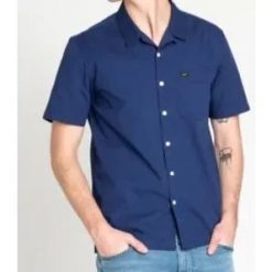 KOSZULA MĘSKA LEE SEASONAL SS SHIRT BLUEPRINT L66DNBLH 112116352. Koszule męskie Lee, l, bez wzorów, bez kołnierzyka, bez ramiączek. Za 129.99 zł.