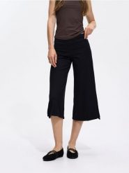 Spodnie capri z bawełną - czarny. Czarne spodnie materiałowe damskie Reserved, l, bez wzorów, z bawełny. Za 79.99 zł.