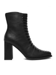 DeeZee Botki 7366 5-BLACK PU Czarny. Czarne botki damskie DeeZee, z materiału, bez obcasa, na słupku, bez zapięcia. Za 249.99 zł.