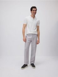 Spodnie chino regular z lnem - jasnoszary. Szare spodnie materiałowe męskie Reserved, bez wzorów, z wiskozy. Za 169.99 zł.