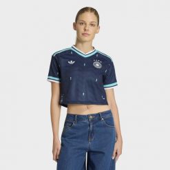 Koszulka wyjazdowa o skróconym fasonie Niemcy 26. Niebieskie koszulki sportowe damskie Adidas, bez wzorów, bez kołnierzyka, bez ramiączek, do piłki nożnej, climacool (adidas). Za 369.00 zł.