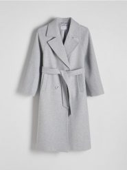 Dwurzędowy płaszcz oversize - ciemnoszary. Szare płaszcze damskie Reserved, l, bez wzorów, z tkaniny, bez kaptura. W wyprzedaży za 159.99 zł.