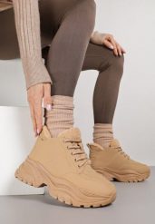 Jasnobrązowe Traperki Sneakersy Vices na Grubej Tłoczonej Platformie Typu Traperki Narrise. Brązowe śniegowce i trapery damskie Born2be, z jeansu. Za 99.99 zł.