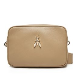 Torebka Patrizia Pepe. Brązowe listonoszki damskie Patrizia Pepe, bez wzorów, bez dodatków. Za 489.99 zł.