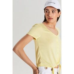 Koszulka z wiązaniem - Żółty. T-shirty damskie Cropp. W wyprzedaży za 29.99 zł.