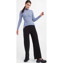 Spodnie kaszmirowe WOLFORD. Legginsy damskie Wolford, s, bez wzorów, z kaszmiru. W wyprzedaży za 1,303.47 zł.