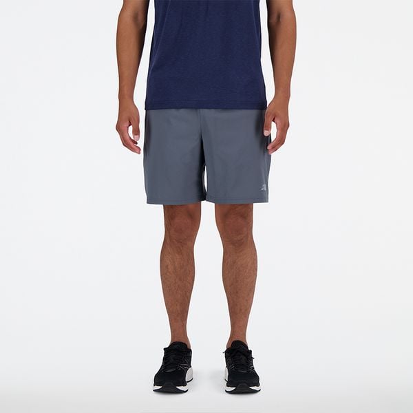 Spodenki męskie New Balance MS41232GT – szare. Szare krótkie spodenki sportowe męskie New Balance, m, bez wzorów, z materiału, na fitness i siłownię. Za 169.99 zł.