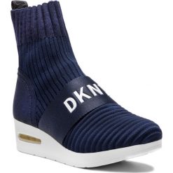 Botki DKNY - Anna K3873121 Navy. Kozaki damskie marki DKNY. W wyprzedaży za 419.00 zł.