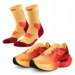 Zestaw biegacza: męskie buty sportowe i skarpety biegowe. Brązowe buty sportowe męskie CEP, bez wzorów. Za 907.20 zł.