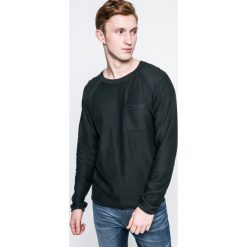 Jack & Jones Vintage - Sweter. Czarne swetry przez głowę męskie Jack & Jones Vintage, z bawełny, z okrągłym kołnierzem. W wyprzedaży za 49.90 zł.