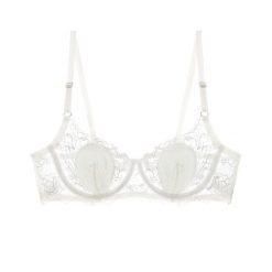 Biustonosz balkonetka z usztywnieniem i regulowanymi ramiączkami Chrystalla. Białe biustonosze Intica, bez wzorów. W wyprzedaży za 89.00 zł.