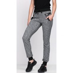 Ciemnoszare Spodnie Dresowe Just Me. Szare spodnie dresowe damskie Born2be, z dresówki. Za 29.99 zł.