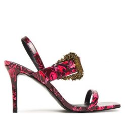 Sandały Versace Jeans Couture. Czerwone sandały damskie Versace Jeans Couture, bez wzorów, z jeansu, bez obcasa, na szpilce, bez zapięcia. Za 699.99 zł.