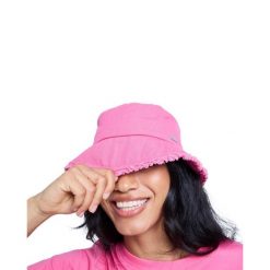 Kapelusz bucket dla Kobiety VICTIM OF LOVE Różowy. Czerwone czapki i kapelusze damskie Roxy, bez wzorów, z bawełny. Za 129.99 zł.