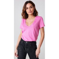 NA-KD Basic T-shirt z dekoltem V - Pink. Różowe t-shirty damskie NA-KD Basic, z bawełny. W wyprzedaży za 21.18 zł.