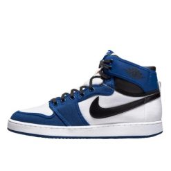 Buty do chodzenia dla dorosłych Air Jordan 1 Retro High AJKO Storm Blue. Niebieskie obuwie sportowe damskie Jordan, bez wzorów, ze skóry, tenisowe. Za 552.00 zł.