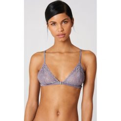 NA-KD Lingerie Koronkowy biustonosz z zapinką z przodu - Purple. Fioletowe biustonosze NA-KD Lingerie, z koronki. W wyprzedaży za 21.89 zł.