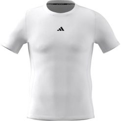 Koszulka kompresyjna adidas Techfit. Białe koszulki sportowe męskie Adidas, bez wzorów, z materiału, bez kołnierzyka, bez ramiączek, do piłki nożnej, techfit (adidas). Za 223.50 zł.