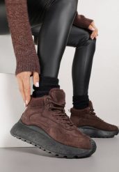 Brązowe Sneakersy Śniegowce Vices na Grubej Podeszwie Ozdobione Futerkiem i Napisem Nelinena. Brązowe śniegowce i trapery damskie Born2be, z futra. Za 109.99 zł.