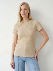 Prążkowana koszulka z krótkim rękawem i metalizowaną nicią - złoty. Żółte t-shirty damskie Sinsay, l, bez wzorów, prążkowane, bez kołnierzyka. Za 25.99 zł.