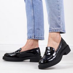 Czarne lakierowane loafersy damskie mokasyny Potocki 12174. Czarne mokasyny damskie POTOCKI, z lakierowanej skóry, eleganckie. Za 179.00 zł.