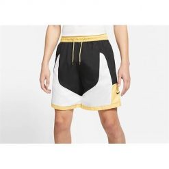 Spodnie koszykarskie męskie Nike CV1862010. Czarne krótkie spodenki sportowe męskie Nike, m, bez wzorów, z materiału, do koszykówki. Za 277.00 zł.