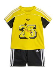 Adidas Komplet t-shirt i spodenki Pokemon KS7099 Kolorowy Loose Fit. Szorty dla chłopców Adidas, bez wzorów, z syntetyku. Za 199.99 zł.