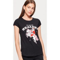 Koszulka z motywem świątecznym - Czarny. Czarne t-shirty damskie Cropp. Za 19.99 zł.