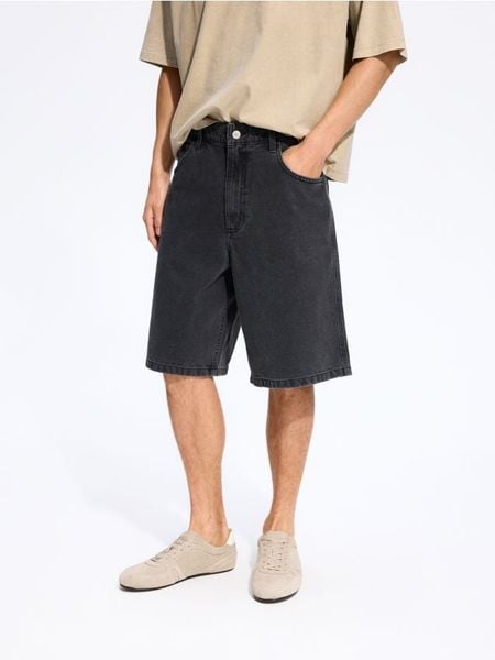 Jeansowe szorty baggy - czarny. Czarne szorty męskie Reserved, bez wzorów, z denimu. Za 139.99 zł.
