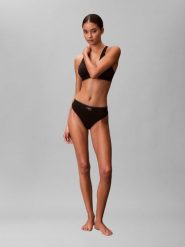 Calvin Klein Stringi Kobiety czarny, M. Czarne stringi damskie Calvin Klein, m, bez wzorów, z dżerseju. Za 89.95 zł.
