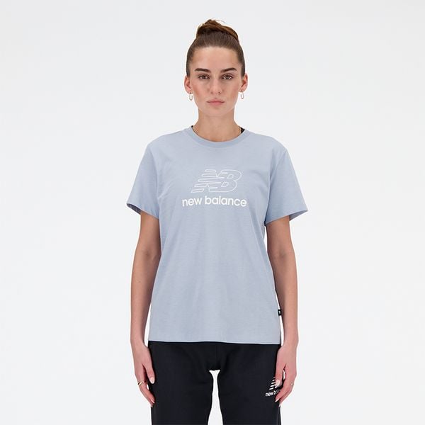 Koszulka damska New Balance WT41816LAY – niebieska. Niebieskie koszulki sportowe damskie New Balance, s, bez wzorów, z materiału, bez kołnierzyka, bez ramiączek. Za 69.99 zł.