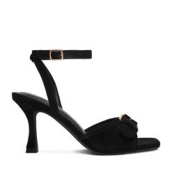 Sandały JENNY. Czarne sandały damskie Jenny, bez wzorów, bez obcasa, na szpilce, bez zapięcia. Za 129.99 zł.