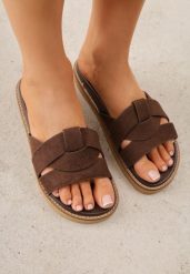 Cienobrązowe Klapki VICES z Przeplatanymi Paskami Anreene. Brązowe klapki damskie Born2be, bez wzorów, eleganckie, bez obcasa, na płaskiej podeszwie. Za 89.99 zł.