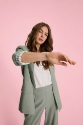 Marynarka z dodatkiem lnu oliwkowa. Zielone żakiety damskie MOODO, l, bez wzorów, ze lnu. Za 199.99 zł.