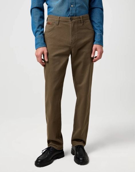MESKIE SPODNIE WRANGLER TEXAS TARMAC 112371644. Spodnie materiałowe męskie Wrangler, l, bez wzorów, z materiału. Za 219.99 zł.