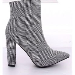 Botki na obcasie czarne NS053P Houn Dstooth. Czarne botki damskie ButyModne, z materiału, bez obcasa, na obcasie, bez zapięcia. W wyprzedaży za 169.00 zł.