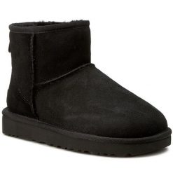 Śniegowce Ugg. Czarne kozaki damskie UGG. Za 849.99 zł.