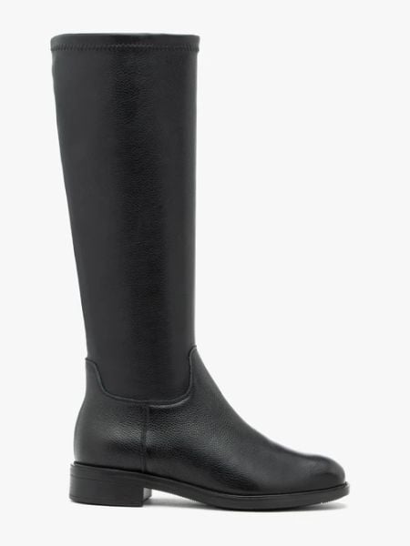 Czarne kozaki z szeroką elastyczną cholewką. Czarne kozaki damskie Ryłko, ze skóry, bez obcasa, na płaskiej podeszwie. Za 499.99 zł.