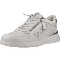 Buty CARMELA 163096C Biały. Białe obuwie sportowe damskie Carmela, trekkingowe. Za 411.99 zł.