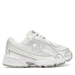 Sneakersy New Balance. Białe trampki i tenisówki chłopięce New Balance, bez wzorów, bez zapięcia. Za 269.99 zł.