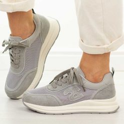 Szare skórzane sneakersy damskie T.Sokolski 459. Szare obuwie sportowe damskie Sokolski, bez wzorów, z jeansu, trekkingowe. Za 259.00 zł.