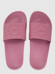 Klapki damskei 4F 4FRSS26FSLIF061. Czarne klapki damskie 4f, bez wzorów, z gumy, bez obcasa. Za 59.99 zł.
